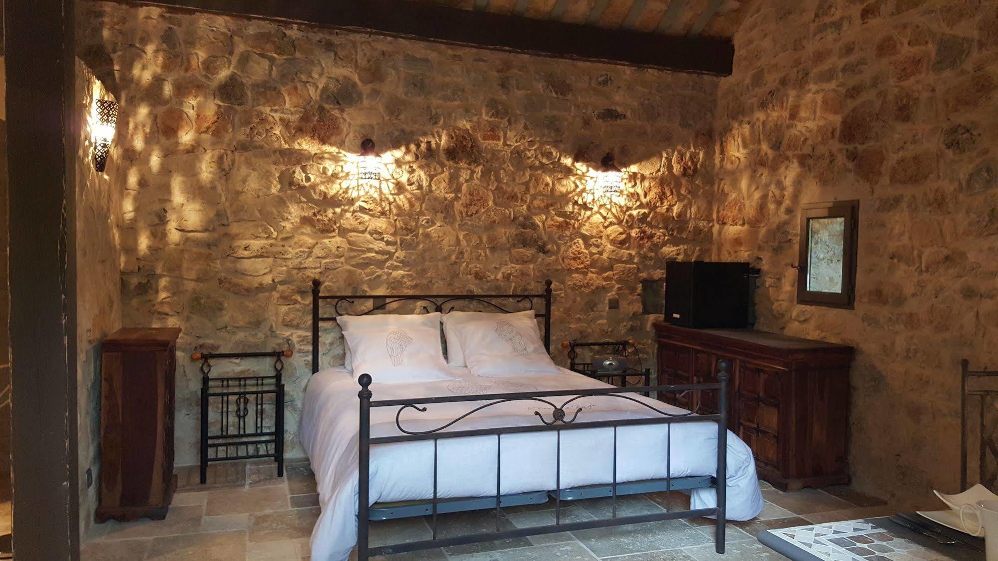 فايانس Le Donjon Des Combes Et Son Spa المظهر الخارجي الصورة